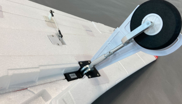 AMXFlight YAK-11 rot weiss EPO für 6S Lipo  PNP Spw.145cm