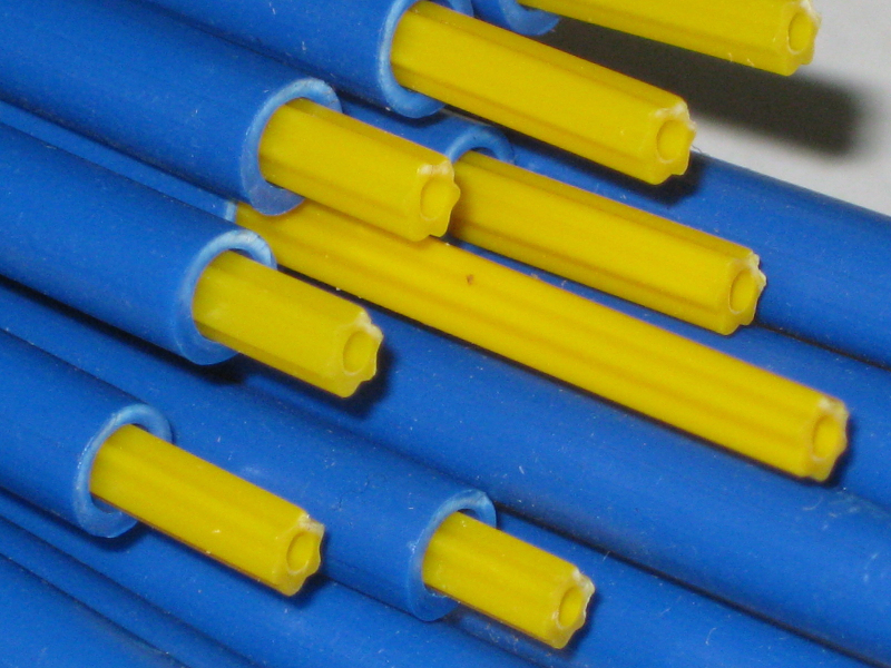 Bowdenzug bei engen Radien noch sehr leichtgängig Ø 6,1x4 aussen/ Ø 3,4x1,5mm innen R.E.M. 34056