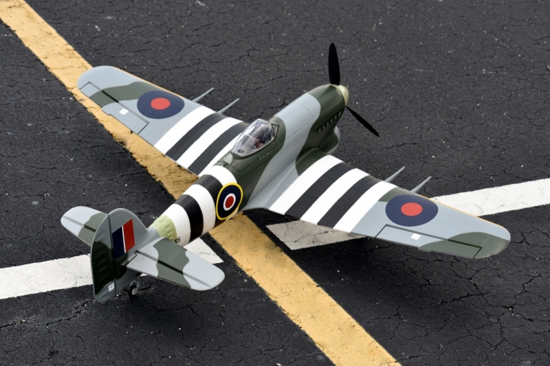 Hawker Typhoon von FMS EPO PNP einer der schönsten Warbirds seiner Klasse