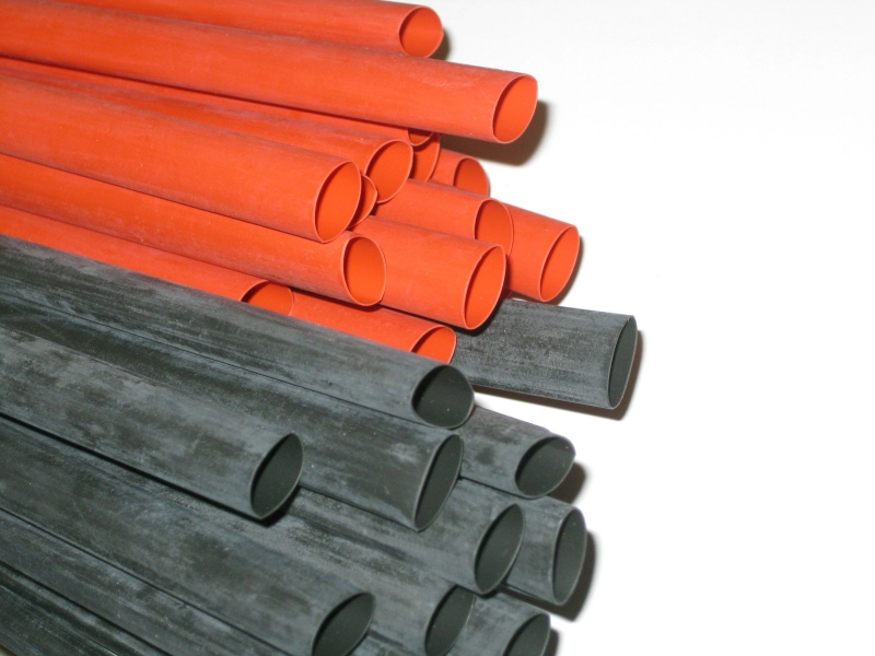 Schrumpfschlauch Set Ø 6,4mm rot und schwarz, jeweils 0,5m polyolefin - selbst verlöschend Rate 2:1