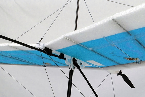 Wilco Drachenflieger 1.3m ARF BLAU aus EPP Combo mit Antrieb und Servos